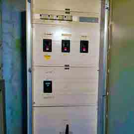 Caja de distribuci�n de energ�a el�ctrica para la secci�n de iluminaci�n.