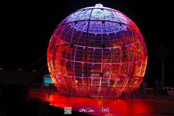 Spain's largest Christmas ball